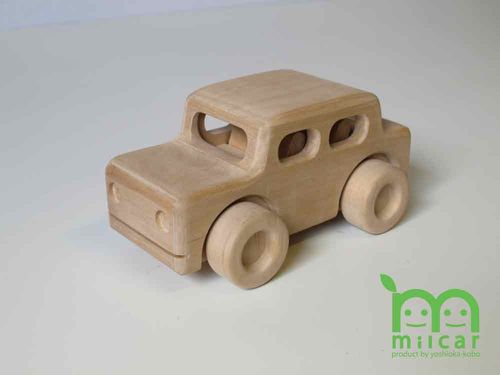 Milcar-sedan-wood
