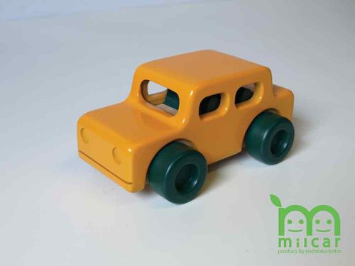 Milcar-sedan-yellow