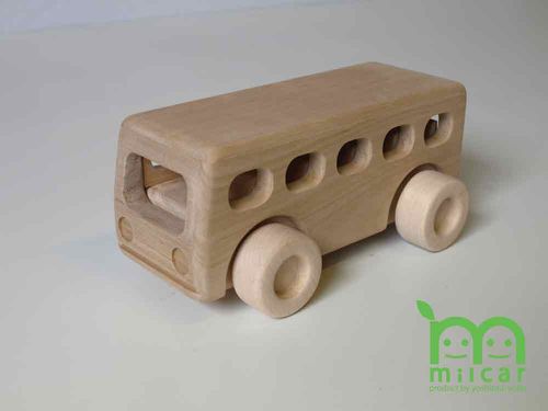 Milcar-bus-wood